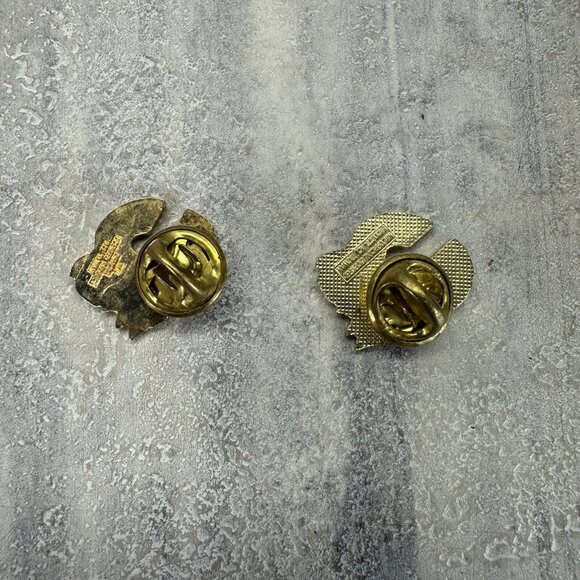 2 NHL Calgary Flames Hockey Logo Painted Gold Flames Lapel Pin - Picture 2 of 3